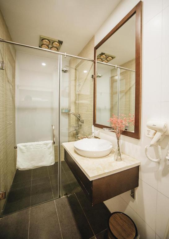Lakeside Premium & Travel 3* Hanoï