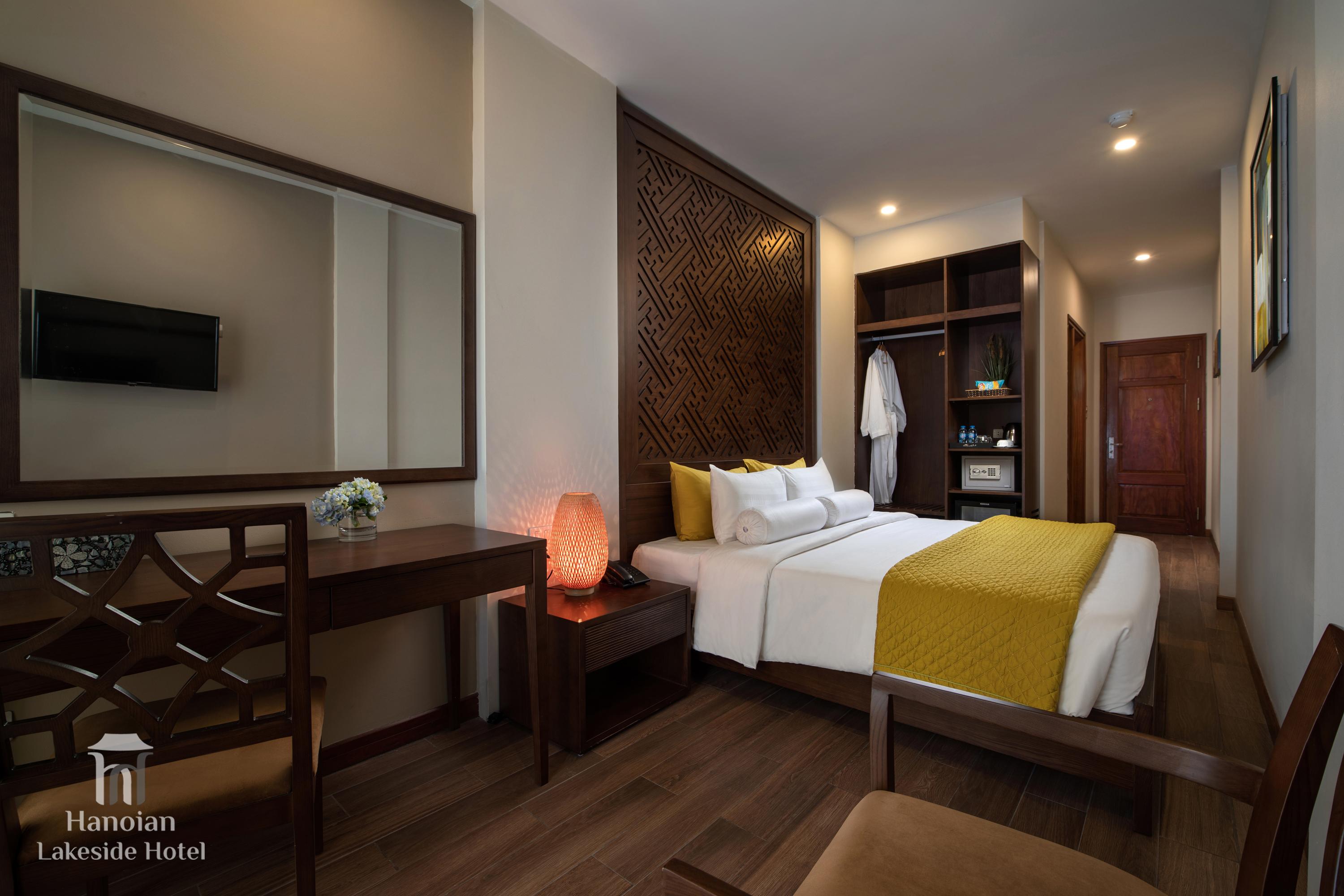Lakeside Premium & Travel Hanoï